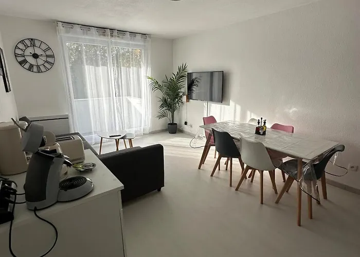 Appartamento Superbe En Avec Piscine La Rivière-Saint-Sauveur